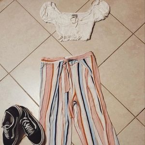 Adorable cropped white peasant top with puff short sleeves